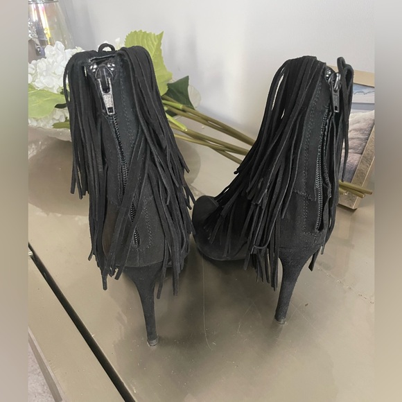 Zara Basic Black fringed pointed heel boot. - Picture 3 of 3